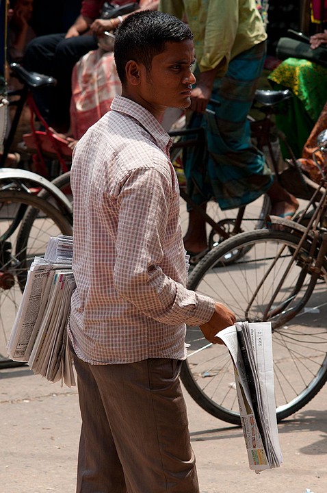 Sylhet - uliczny sprzedawca gazet (Bangladesz 2010 - część 2/2)